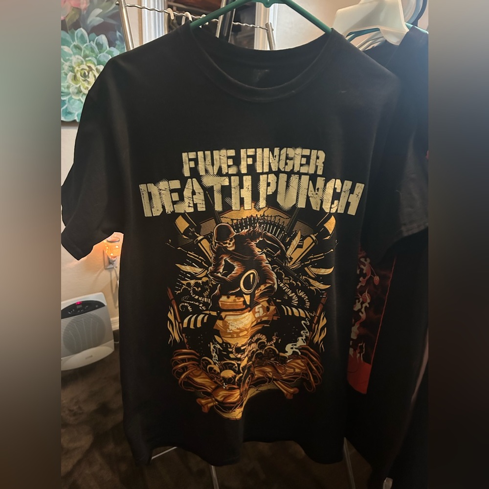 Men’s large concert t-shirt. Five Finger Death Punch